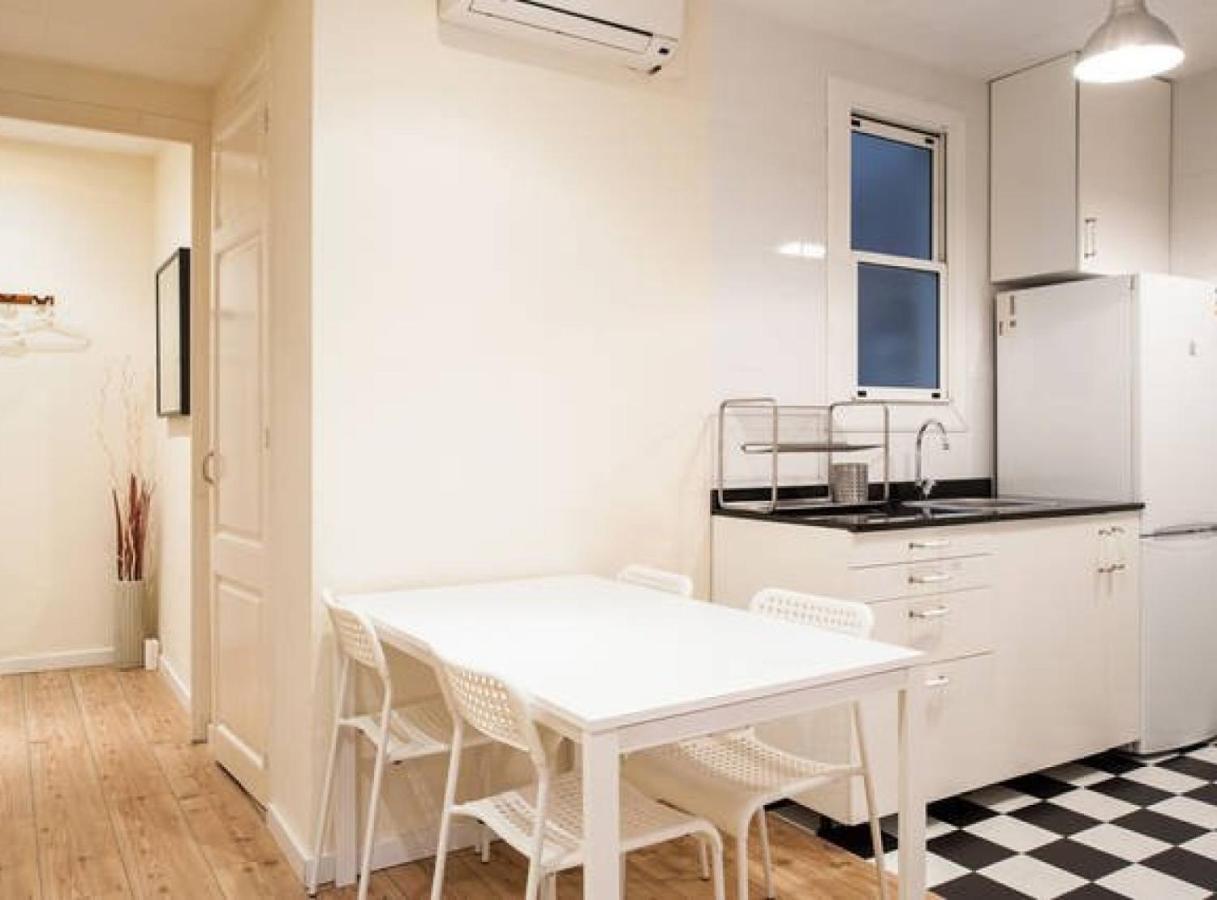 Piquer Apartment Barcelona Bagian luar foto