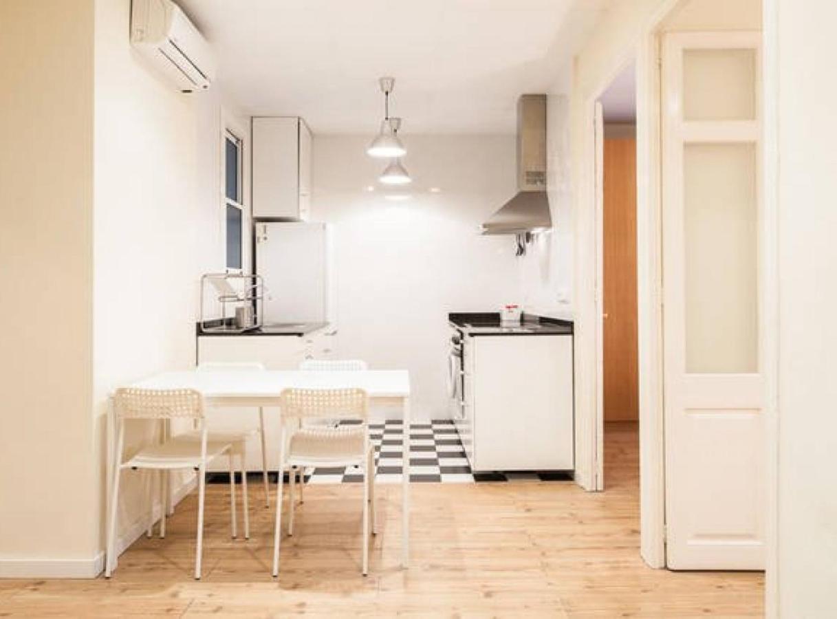 Piquer Apartment Barcelona Bagian luar foto